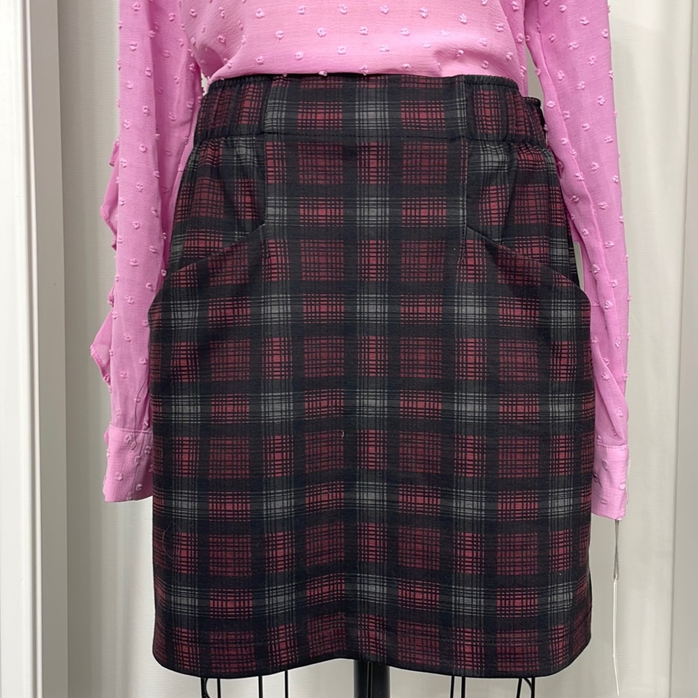 Checkered skirt!